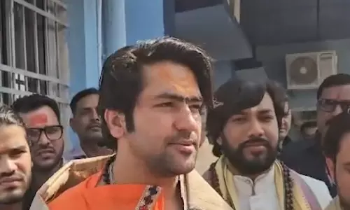 Dhirendra Shastri का बयान: भारत में हालात बिगड़ने से रोकने के लिए हिंदू एकजुट हों Dhirendra Shastri का बयान: भारत में हालात बिगड़ने से रोकने के लिए हिंदू एकजुट हों