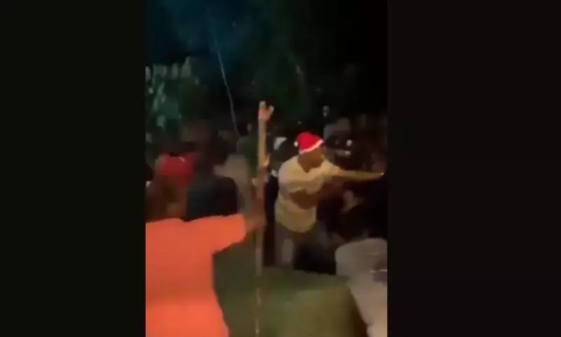 Kerala के अलाप्पुझा में क्रिसमस कैरल को लेकर हुए झगड़े में कई लोग घायल Kerala के अलाप्पुझा में क्रिसमस कैरल को लेकर हुए झगड़े में कई लोग घायल