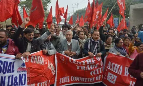 तारिगामी ने जम्मू में CITU की विरोध रैली का नेतृत्व किया तारिगामी ने जम्मू में CITU की विरोध रैली का नेतृत्व किया