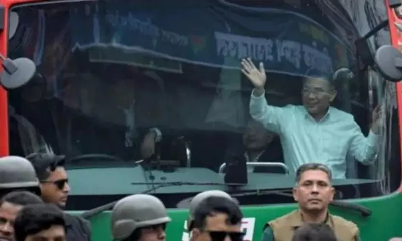 Bangladesh के BNP नेता तारिक रहमान चुनाव से पहले 17 साल के निर्वासन के बाद लौटे Bangladesh के BNP नेता तारिक रहमान चुनाव से पहले 17 साल के निर्वासन के बाद लौटे