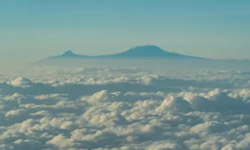 माउंट Kilimanjaro पर हेलीकॉप्टर दुर्घटना में पांच लोगों की मौत माउंट Kilimanjaro पर हेलीकॉप्टर दुर्घटना में पांच लोगों की मौत
