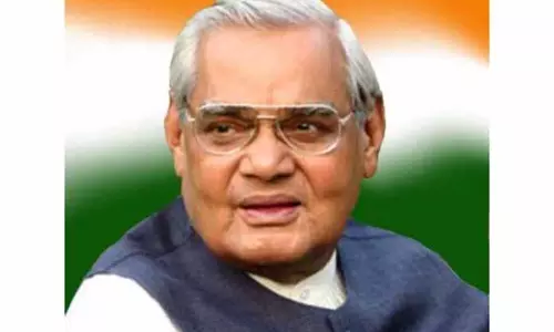 BJP ने मिट्टी के दीये जलाए, वाजपेयी को श्रद्धांजलि दी