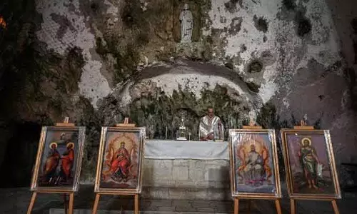 खंडहरों के बीच आस्था: Antakya का ऐतिहासिक सेंट पीटर चर्च बना ईसाइयों का सहारा