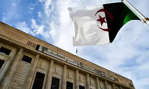 Algeria का फ्रांस पर बड़ा एक्शन: संपत्ति वापसी की मांग और नए कानून को मंजूरी
