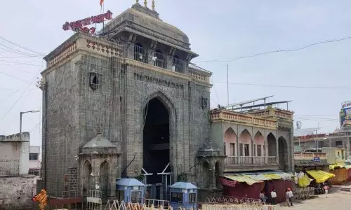 Tulja Bhavani मंदिर ने क्रिसमस से नवरात्रि तक पेड दर्शन की सुविधा बंद कर दी