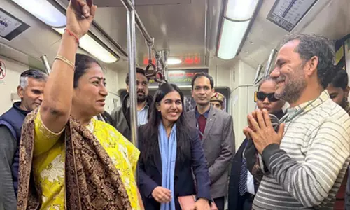 दिल्ली की CM रेखा गुप्ता ने मेट्रो में किया सफर, पेश की सादगी की मिसाल दिल्ली की CM रेखा गुप्ता ने मेट्रो में किया सफर, पेश की सादगी की मिसाल
