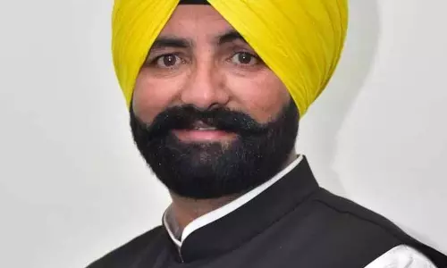 Amritsar: आप के जिला अध्यक्ष, कपड़ा व्यापारी को रंगदारी की धमकियां मिलीं Amritsar: आप के जिला अध्यक्ष, कपड़ा व्यापारी को रंगदारी की धमकियां मिलीं