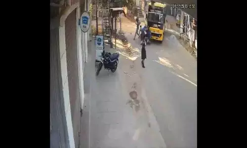 Hyderabad में हादसे में पिता-पुत्र घायल
