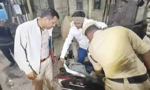 Hyderabad पुलिस ने ऑपरेशन कवच चलाया, ओल्ड सिटी में गाड़ियां ज़ब्त कीं