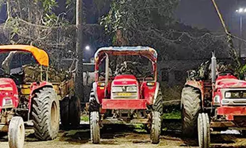 Land mafia के खिलाफ पुलिस की छापेमारी, 9 गिरफ्तार Land mafia के खिलाफ पुलिस की छापेमारी, 9 गिरफ्तार