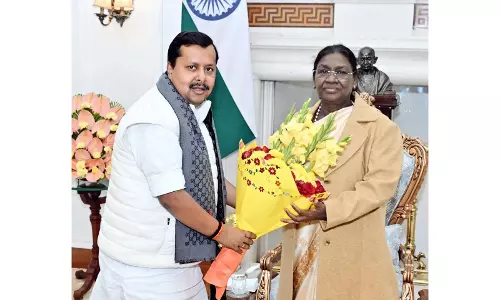 नितिन नबीन ने राष्ट्रपति Murmu से की शिष्टाचार मुलाकात नितिन नबीन ने राष्ट्रपति Murmu से की शिष्टाचार मुलाकात