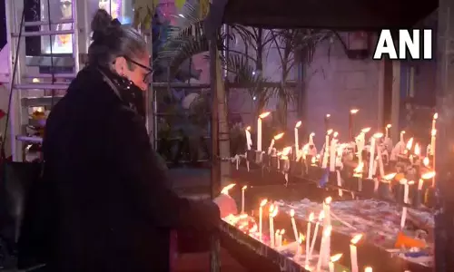 दिल्ली में क्रिसमस 2025 की धूम, चर्चों में श्रद्धालुओं की भीड़ और प्रार्थनाओं का माहौल दिल्ली में क्रिसमस 2025 की धूम, चर्चों में श्रद्धालुओं की भीड़ और प्रार्थनाओं का माहौल