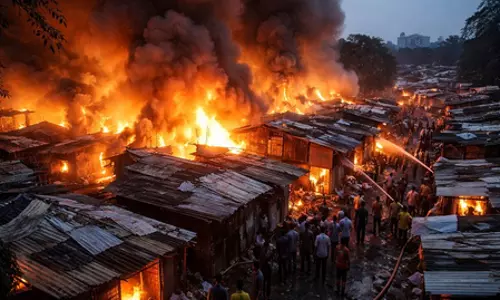 गार्डन रीच इलाके में लगी भीषण आग, कई झुग्गियां जलकर खाक