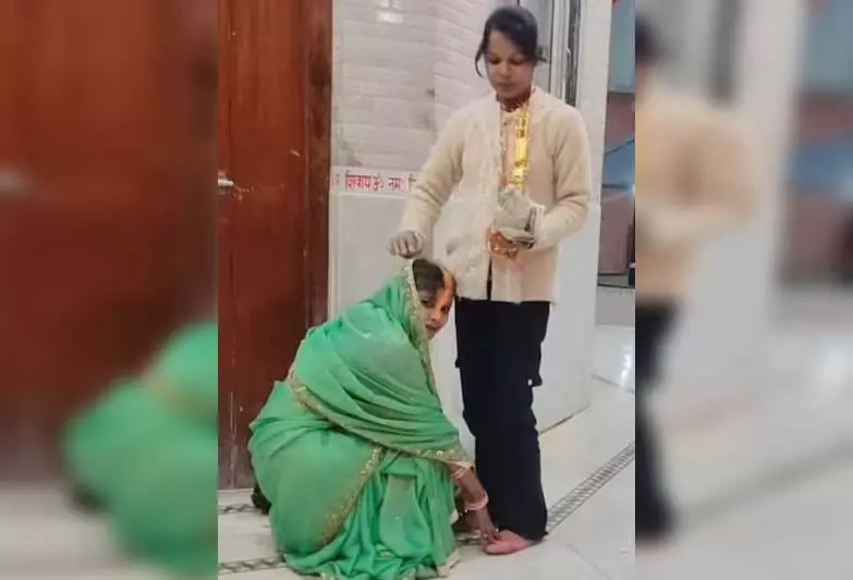 2 लड़कियों ने की शादी, सोशल मीडिया पर तहलका मचा 2 लड़कियों ने की शादी, सोशल मीडिया पर तहलका मचा