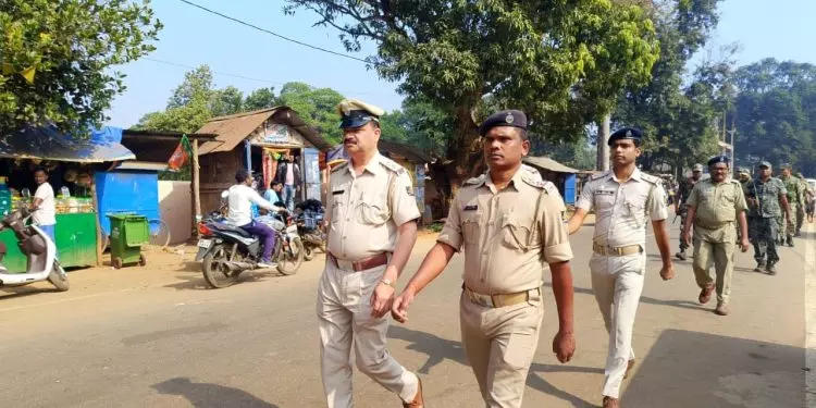 Odisha: कंधमाल में क्रिसमस से पहले पुलिस ने फ्लैग मार्च किया Odisha: कंधमाल में क्रिसमस से पहले पुलिस ने फ्लैग मार्च किया