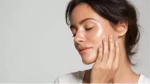 Winter Skin Care: ठंड में रूखी त्वचा से हैं परेशान, तो आजमाएं ये जरूरी टिप्स Winter Skin Care: ठंड में रूखी त्वचा से हैं परेशान, तो आजमाएं ये जरूरी टिप्स