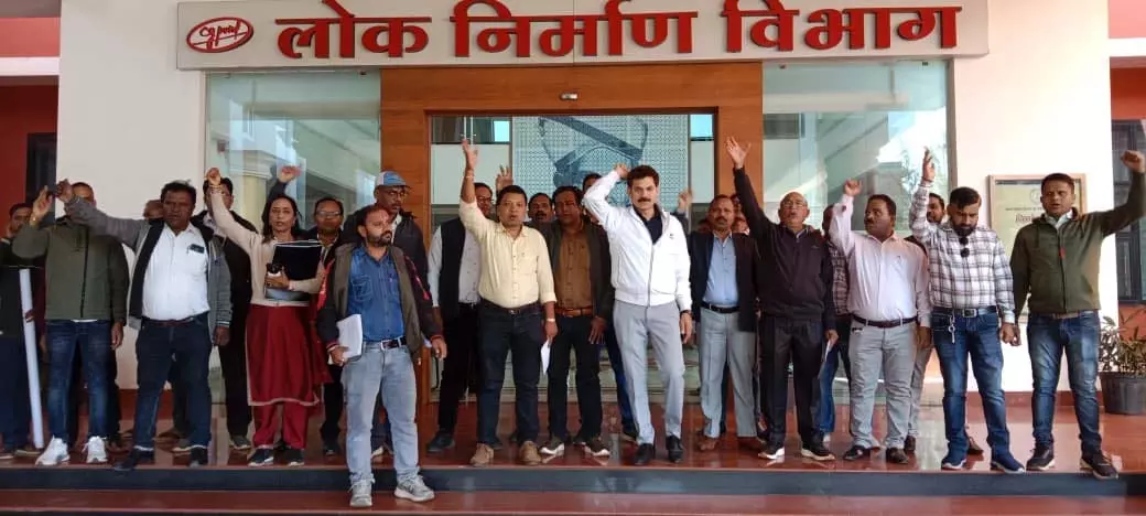 हड़ताल को सफल बनाने नवा रायपुर फेडरेशन का विभागों में टेबल टू टेबल संपर्क अभियान हड़ताल को सफल बनाने नवा रायपुर फेडरेशन का विभागों में टेबल टू टेबल संपर्क अभियान