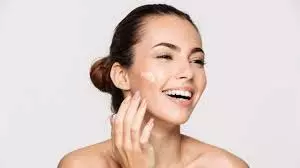 Winter skin care : सर्दियों के महीनों में अपनी ड्राई स्किन केयर रूटीन में करें ये 4 बदलाव Winter skin care : सर्दियों के महीनों में अपनी ड्राई स्किन केयर रूटीन में करें ये 4 बदलाव