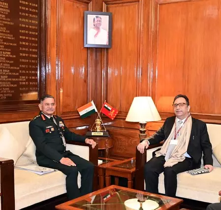 लद्दाख के मुख्य सचिव व सेना प्रमुख की मुलाकात, सीमावर्ती क्षेत्रों के विकास पर हुई बात लद्दाख के मुख्य सचिव व सेना प्रमुख की मुलाकात, सीमावर्ती क्षेत्रों के विकास पर हुई बात