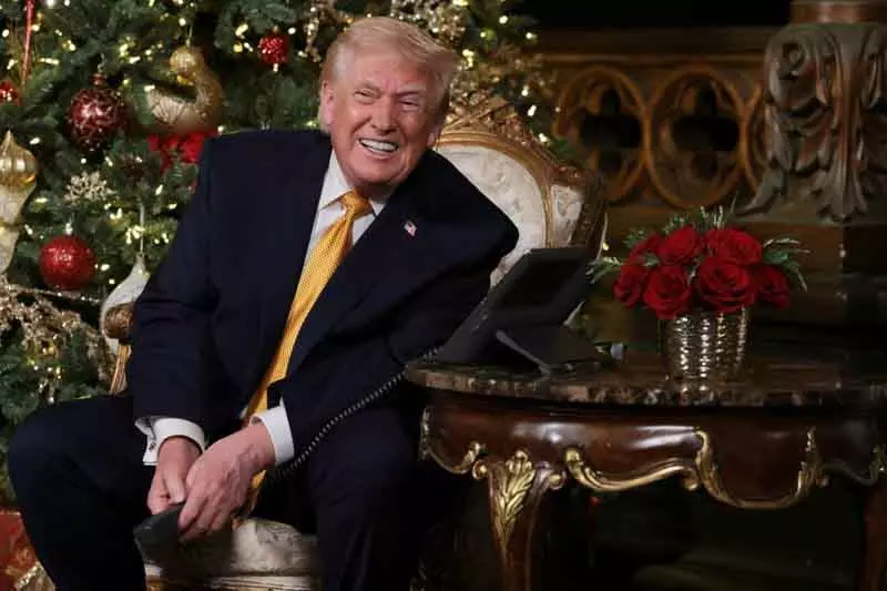 Trump ने बुरे सांता से घुसपैठ की चेतावनी दी, क्रिसमस कॉल में कोयले का बचाव Trump ने बुरे सांता से घुसपैठ की चेतावनी दी, क्रिसमस कॉल में कोयले का बचाव