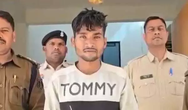 बड़े भाई के साथ मिलकर कोंडागांव में किया था मर्डर, दोनों भाई गिरफ्तार बड़े भाई के साथ मिलकर कोंडागांव में किया था मर्डर, दोनों भाई गिरफ्तार