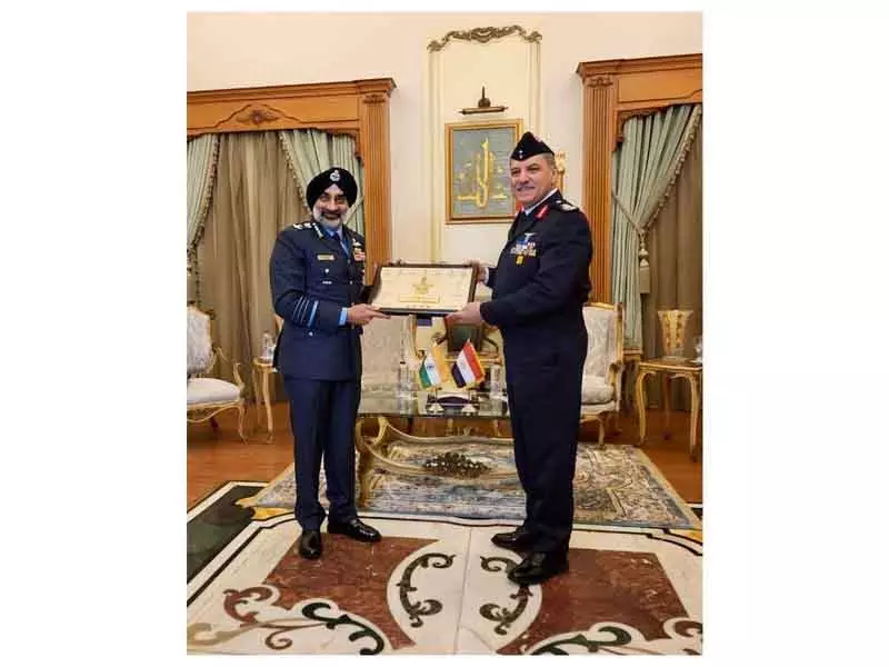 Air Chief Marshal AP Singh IAF-EAF संबंधों को मजबूत करने मिस्र दौरे पर Air Chief Marshal AP Singh IAF-EAF संबंधों को मजबूत करने मिस्र दौरे पर