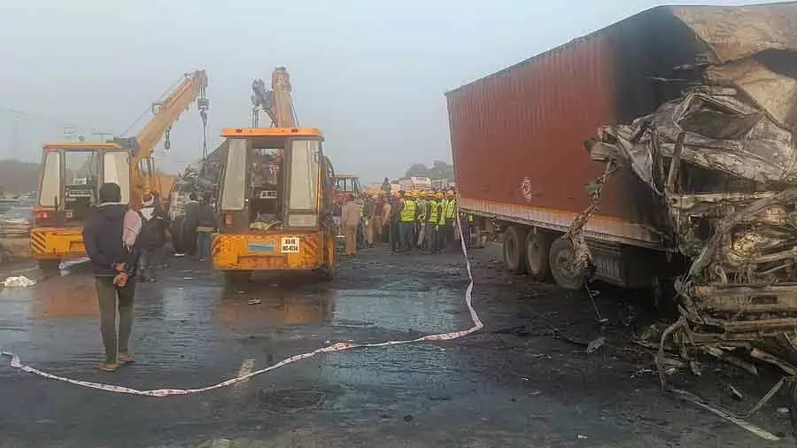 Chitradurga accident : तेज रफ्तार ट्रक को देखकर कंट्रोल करने की कोशिश की, लेकिन नाकाम रहा: बस ड्राइवर Chitradurga accident : तेज रफ्तार ट्रक को देखकर कंट्रोल करने की कोशिश की, लेकिन नाकाम रहा: बस ड्राइवर
