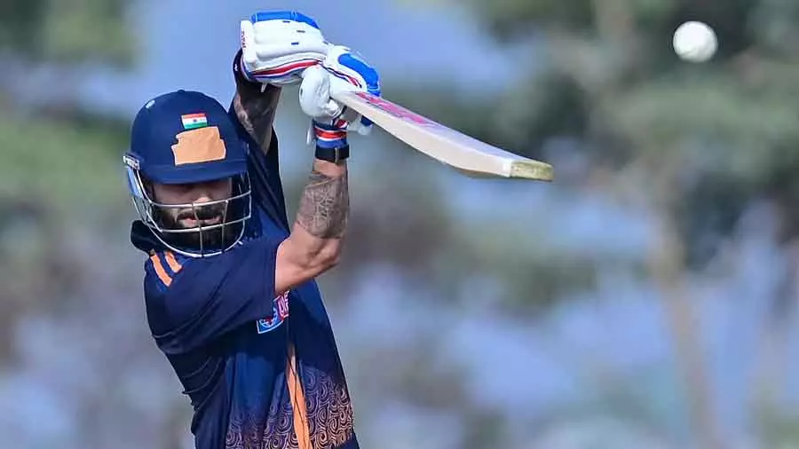 Vijay Hazare Trophy : विराट कोहली के शानदार शतक ने दिल्ली की चेज़ में अहम भूमिका निभाई Vijay Hazare Trophy : विराट कोहली के शानदार शतक ने दिल्ली की चेज़ में अहम भूमिका निभाई