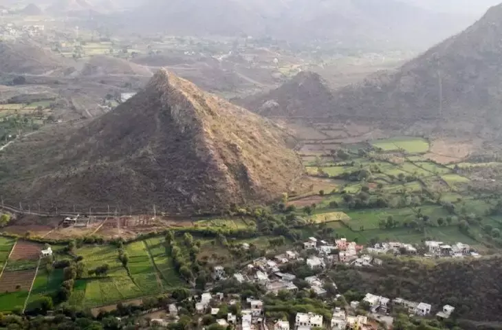Alwar: 15 साल में अरावली के खनन का बड़ा काला सच उजागर Alwar: 15 साल में अरावली के खनन का बड़ा काला सच उजागर