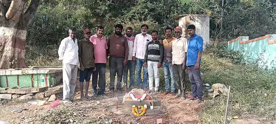 Nandagudi : ग्रामीणों ने मृत बंदर का अंतिम संस्कार किया Nandagudi : ग्रामीणों ने मृत बंदर का अंतिम संस्कार किया