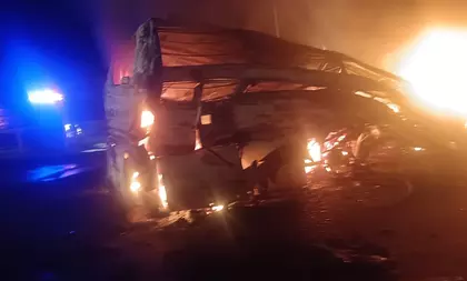 Karnataka हादसा: बस से चार जले हुए शव बरामद किए गए Karnataka हादसा: बस से चार जले हुए शव बरामद किए गए