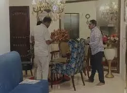 Bengaluru: मंत्री के सेक्रेटरी के घर छापा, 14 करोड़ की मिली राशि Bengaluru: मंत्री के सेक्रेटरी के घर छापा, 14 करोड़ की मिली राशि