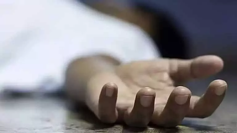 Tirupur में बस दुर्घटना में ड्राइवर की मौत, 10 लोग घायल Tirupur में बस दुर्घटना में ड्राइवर की मौत, 10 लोग घायल