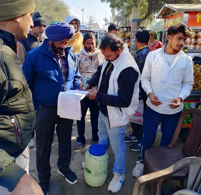 Rohtak नगर निगम ने अतिक्रमण पर कार्रवाई की, 39 लोगों पर जुर्माना लगाया गया Rohtak नगर निगम ने अतिक्रमण पर कार्रवाई की, 39 लोगों पर जुर्माना लगाया गया