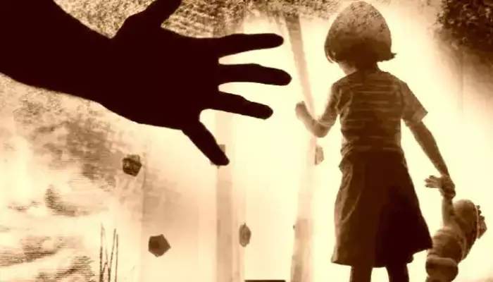 13 साल की मासूम से दरिंदगी, बैंककर्मी और सैलून मालिक गिरफ्तार 13 साल की मासूम से दरिंदगी, बैंककर्मी और सैलून मालिक गिरफ्तार