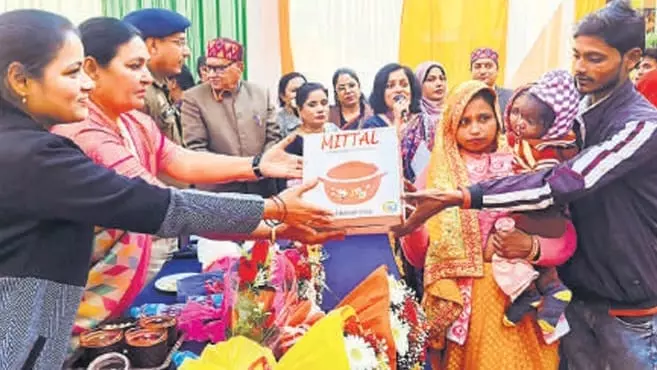 Bareilly: आंवला पुलिस ने परिवारों का सुलझाया विवाद, पुनर्मिलन कराया Bareilly: आंवला पुलिस ने परिवारों का सुलझाया विवाद, पुनर्मिलन कराया