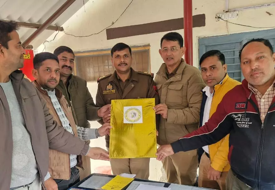 Bareilly: प्रयागराज सिंह ने थाना प्रभारी के रूप में संभाली कमान Bareilly: प्रयागराज सिंह ने थाना प्रभारी के रूप में संभाली कमान