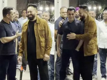Salman खान ने अरबाज़ की एनिवर्सरी पार्टी में चुलबुले अंदाज़ दिखाए Salman खान ने अरबाज़ की एनिवर्सरी पार्टी में चुलबुले अंदाज़ दिखाए