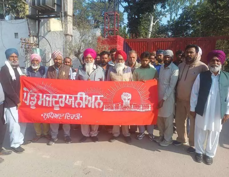 एक्टिविस्ट Jagraon में अवैध खनन के खिलाफ कार्रवाई की मांग कर रहे हैं एक्टिविस्ट Jagraon में अवैध खनन के खिलाफ कार्रवाई की मांग कर रहे हैं