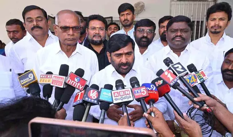 रेवंत रेड्डी KCR के समर्थन के लायक भी नहीं हैं: जगदीश रेड्डी रेवंत रेड्डी KCR के समर्थन के लायक भी नहीं हैं: जगदीश रेड्डी