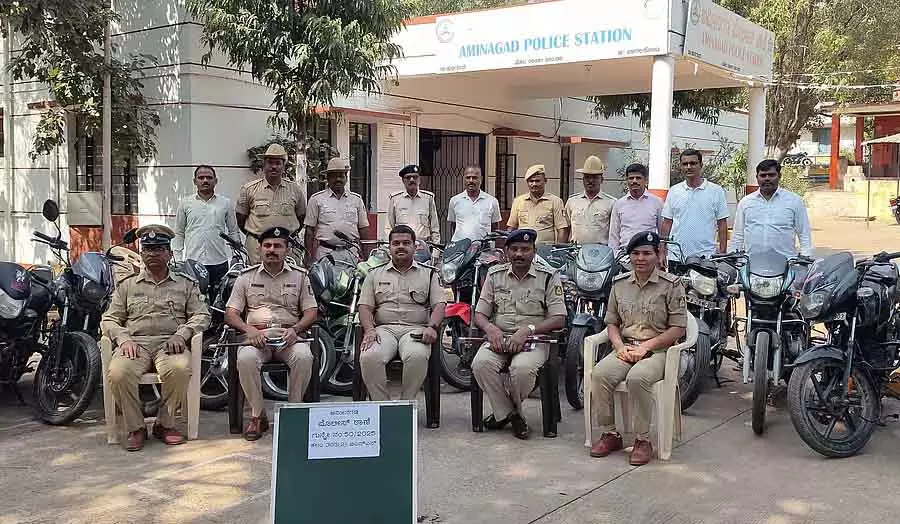 Aminabad : पुलिस ऑपरेशन, 21 बाइक जब्त Aminabad : पुलिस ऑपरेशन, 21 बाइक जब्त