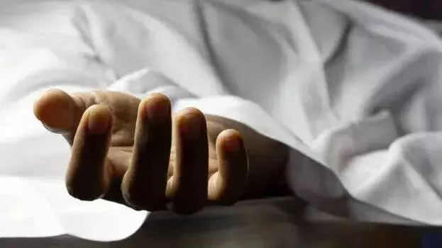 kerala: टूटी हुई बिजली की लाइन पर कदम रखने से एक व्यक्ति को बिजली का झटका लगा kerala: टूटी हुई बिजली की लाइन पर कदम रखने से एक व्यक्ति को बिजली का झटका लगा