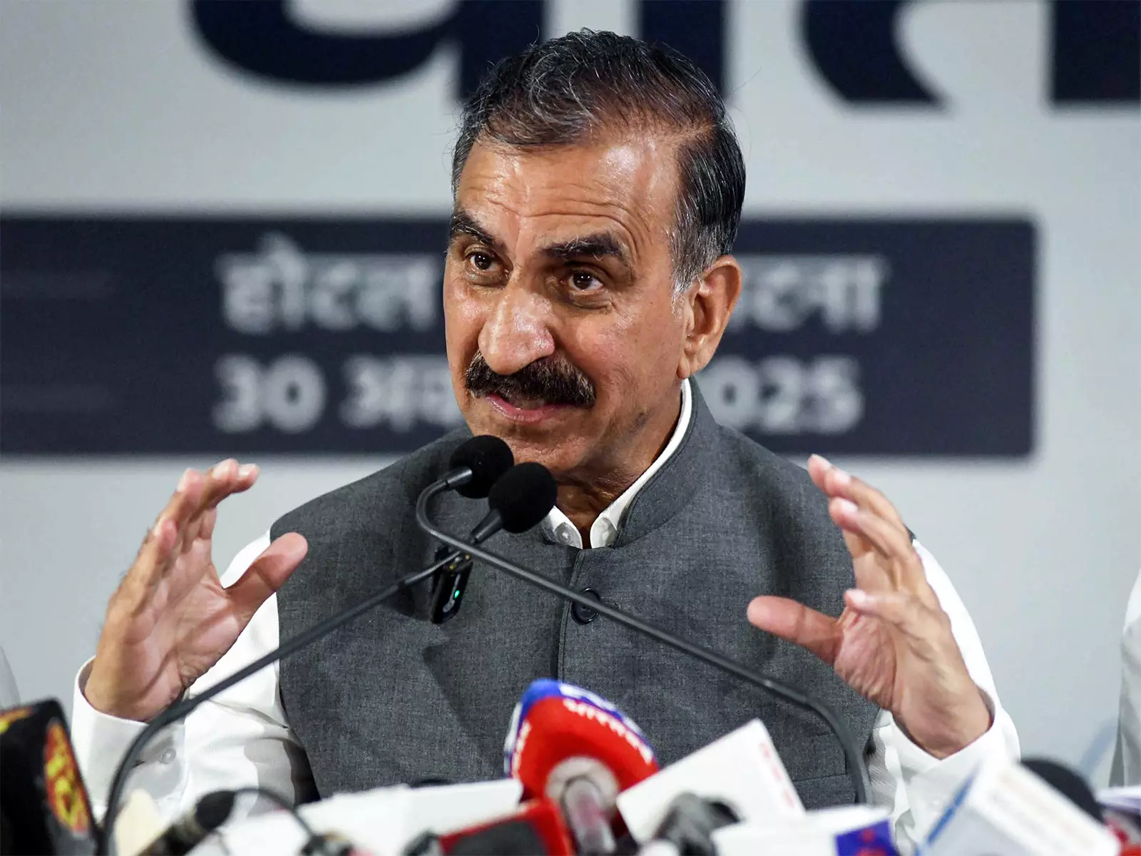 हिमाचल प्रदेश के मुख्यमंत्री सुखु ने अटल बिहारी वाजपेयी की 101वीं जयंती पर उन्हें श्रद्धांजलि अर्पित की हिमाचल प्रदेश के मुख्यमंत्री सुखु ने अटल बिहारी वाजपेयी की 101वीं जयंती पर उन्हें श्रद्धांजलि अर्पित की