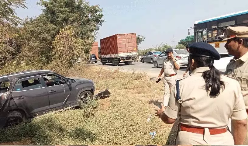 Mahabubnagar पुलिस के बचाव अभियान की वजह से एक बड़ा बस हादसा टल गया Mahabubnagar पुलिस के बचाव अभियान की वजह से एक बड़ा बस हादसा टल गया