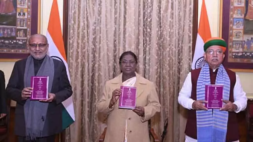 Santali भाषा में भारत का संविधान राष्ट्रपति ने इसे जारी किया Santali भाषा में भारत का संविधान राष्ट्रपति ने इसे जारी किया