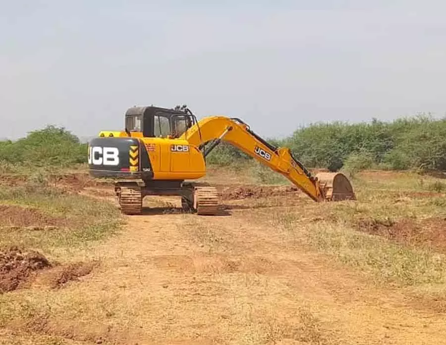 Chitradurga : भीमसमुद्र झील में मिट्टी बिक्री रैकेट Chitradurga : भीमसमुद्र झील में मिट्टी बिक्री रैकेट