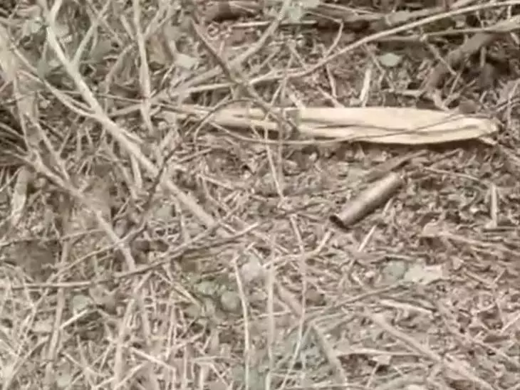 खेत में मिला मजदूर का शव, परिजनों ने गोली मारकर हत्या की आशंका जताई खेत में मिला मजदूर का शव, परिजनों ने गोली मारकर हत्या की आशंका जताई