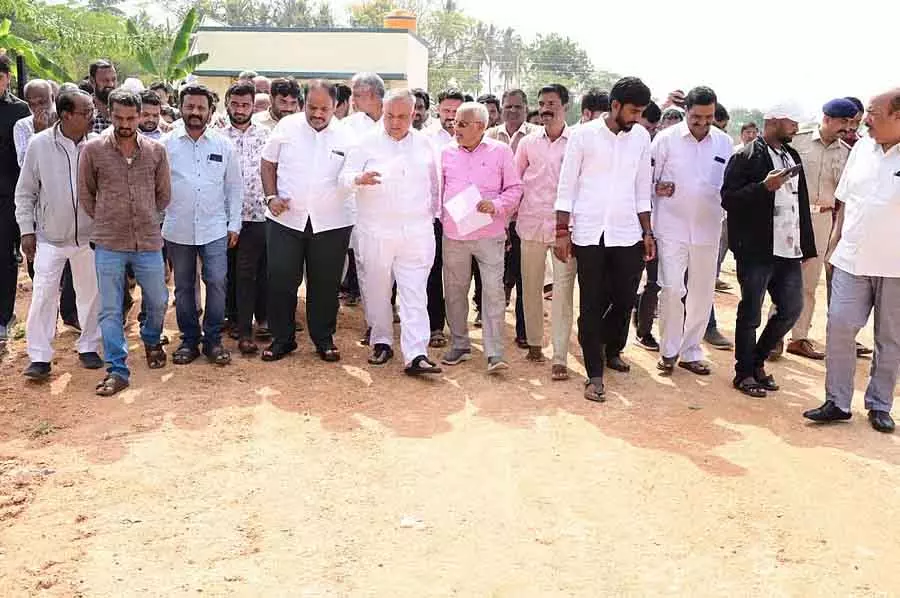 बुनियादी ढांचा उपलब्ध कराने के लिए प्रतिबद्ध : Minister Ramalinga Reddy बुनियादी ढांचा उपलब्ध कराने के लिए प्रतिबद्ध : Minister Ramalinga Reddy