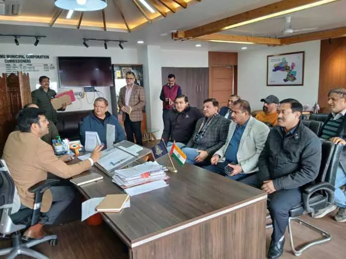 चैंबर प्रतिनिधिमंडल ने JMC कमिश्नर से मुलाकात की चैंबर प्रतिनिधिमंडल ने JMC कमिश्नर से मुलाकात की