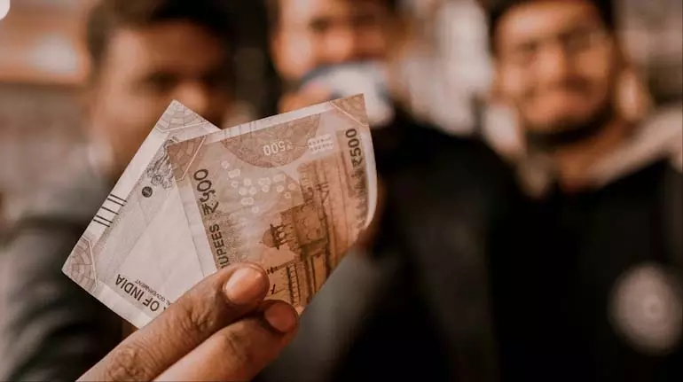 क्या अभी भी हर महीने पैसे कम पड़ जाते हैं? 70/10/10/10 formula आज़माएँ क्या अभी भी हर महीने पैसे कम पड़ जाते हैं? 70/10/10/10 formula आज़माएँ